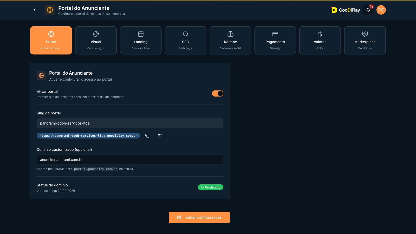 Configuração do portal com slug, domínio próprio e status verificado